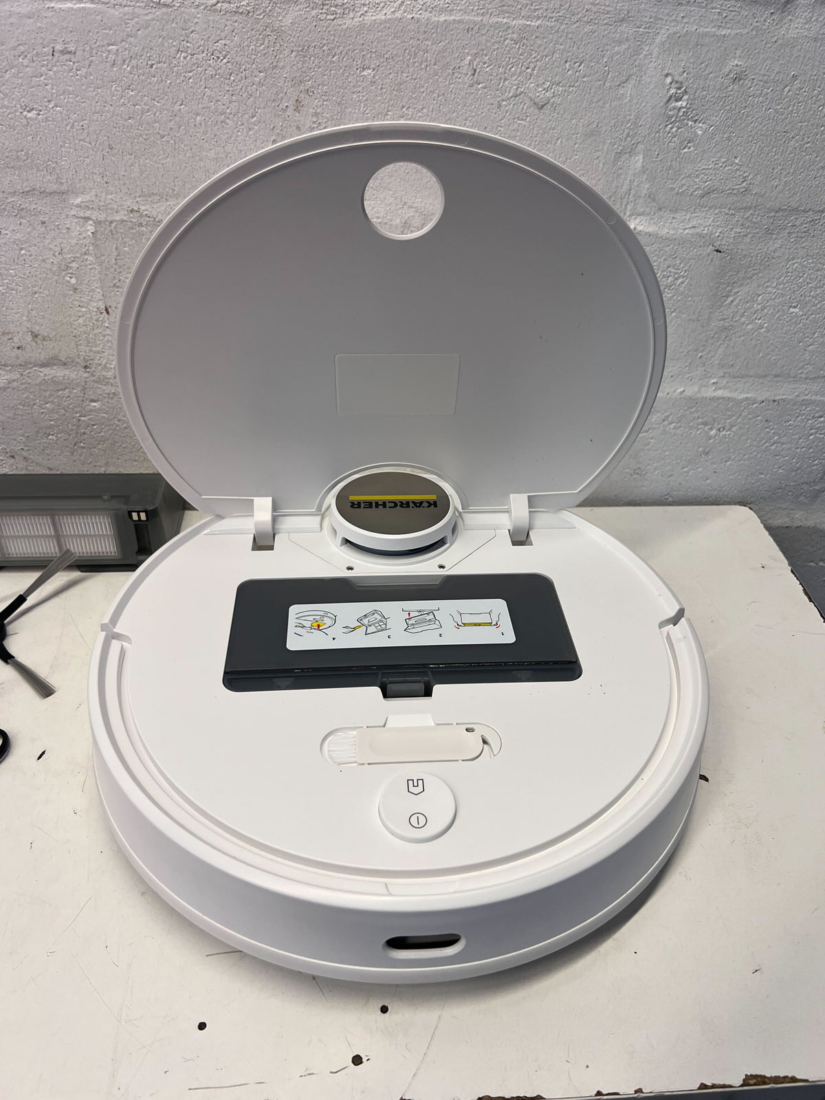 Karcher RCV 3 Smart Robot Vacuum with Dock & Accessories - 2ndhandwarehouse.com