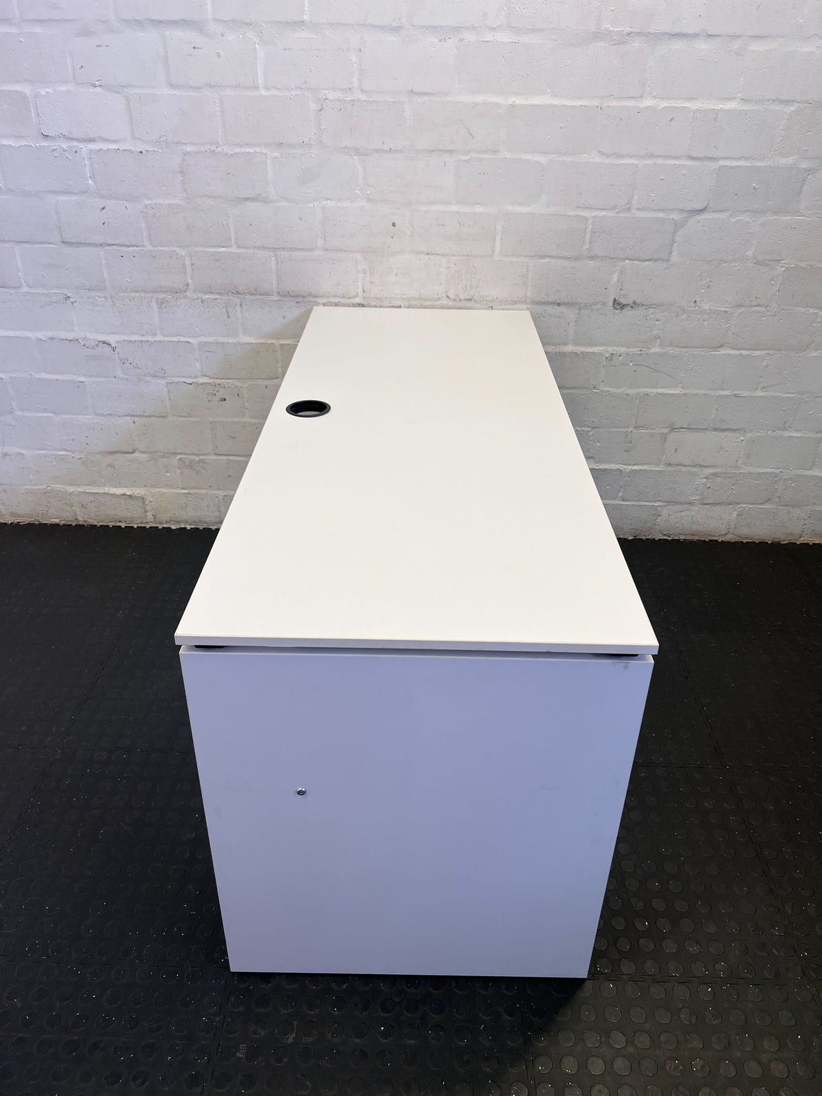 Sleek White Home Office Desk with Cable Management