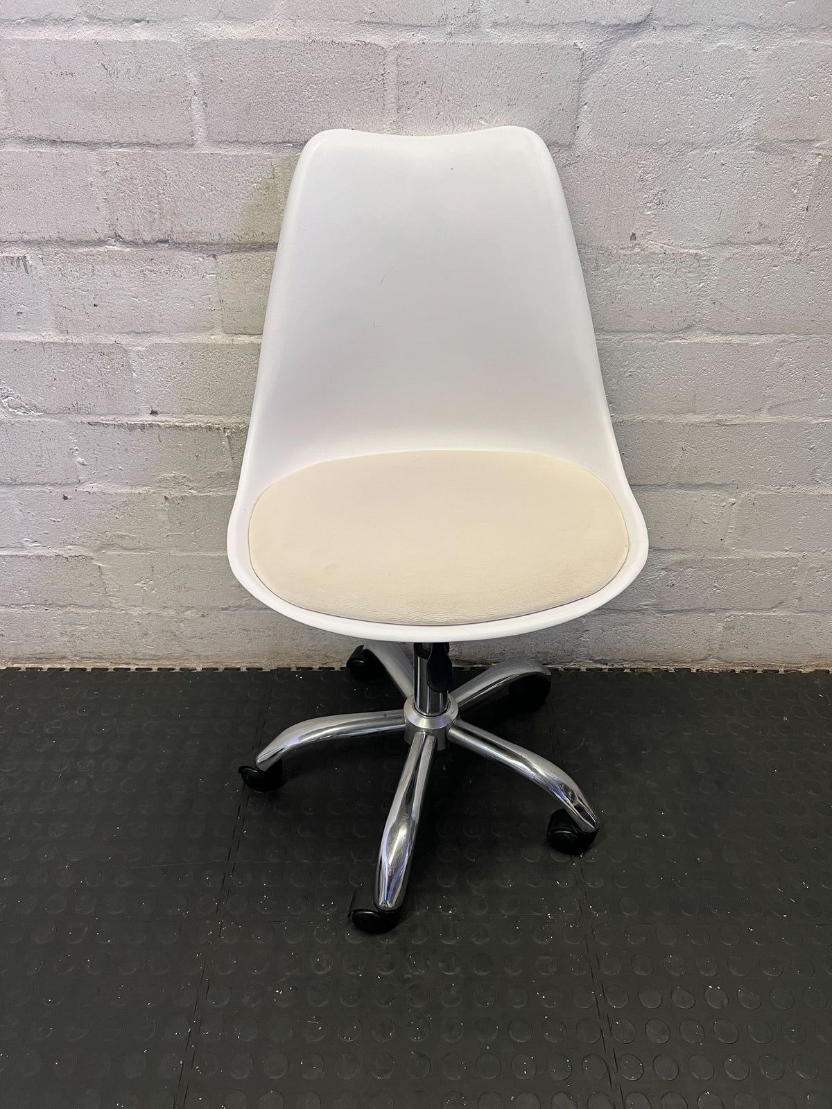 Mid back office chair white