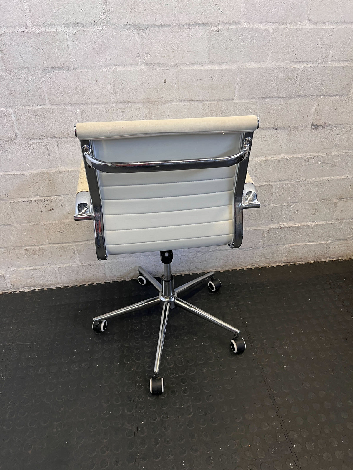 Sleek Cream Ribbed Swivel Office Chair