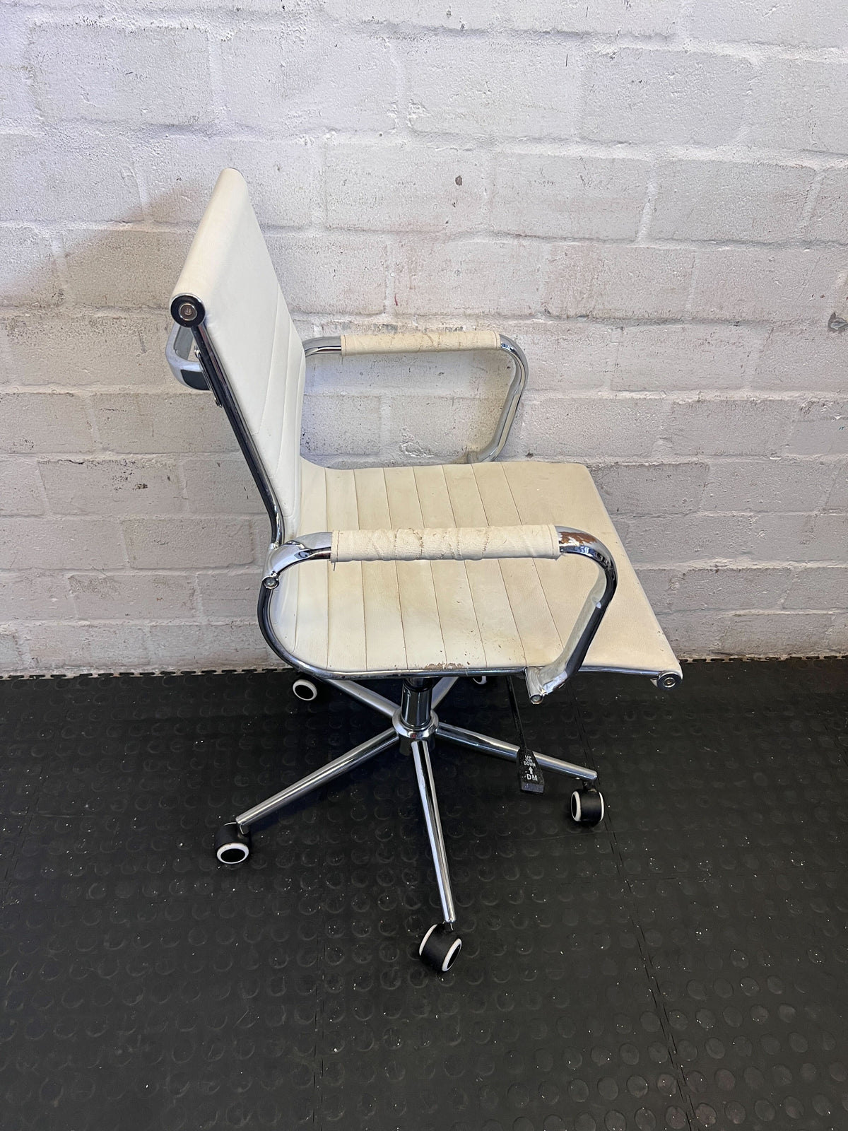 Sleek Cream Ribbed Swivel Office Chair