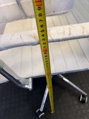 Sleek Cream Ribbed Swivel Office Chair