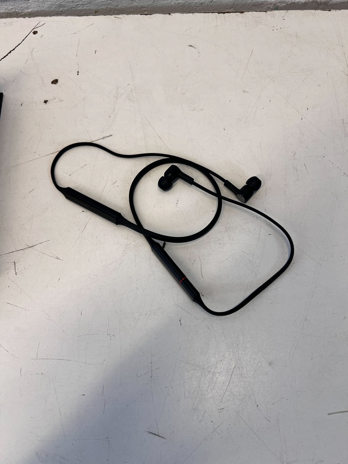 Huawei Sleek Black Wireless Neckband Earbuds - Pre-Loved Audio Gear