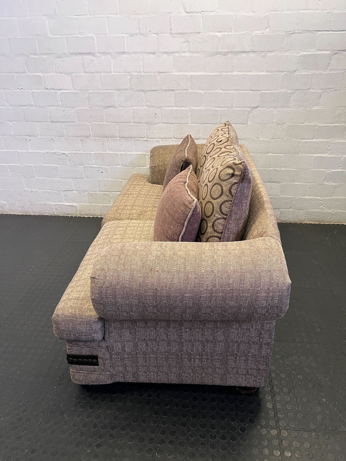 Charming Patterned Two-Seater Sofa with Accent Pillows ✨