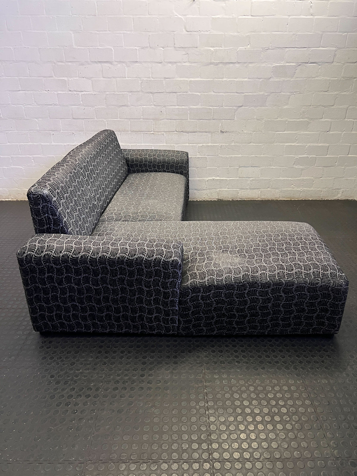 Modern Grey Patterned Chaise Sofa - Sectional Comfort