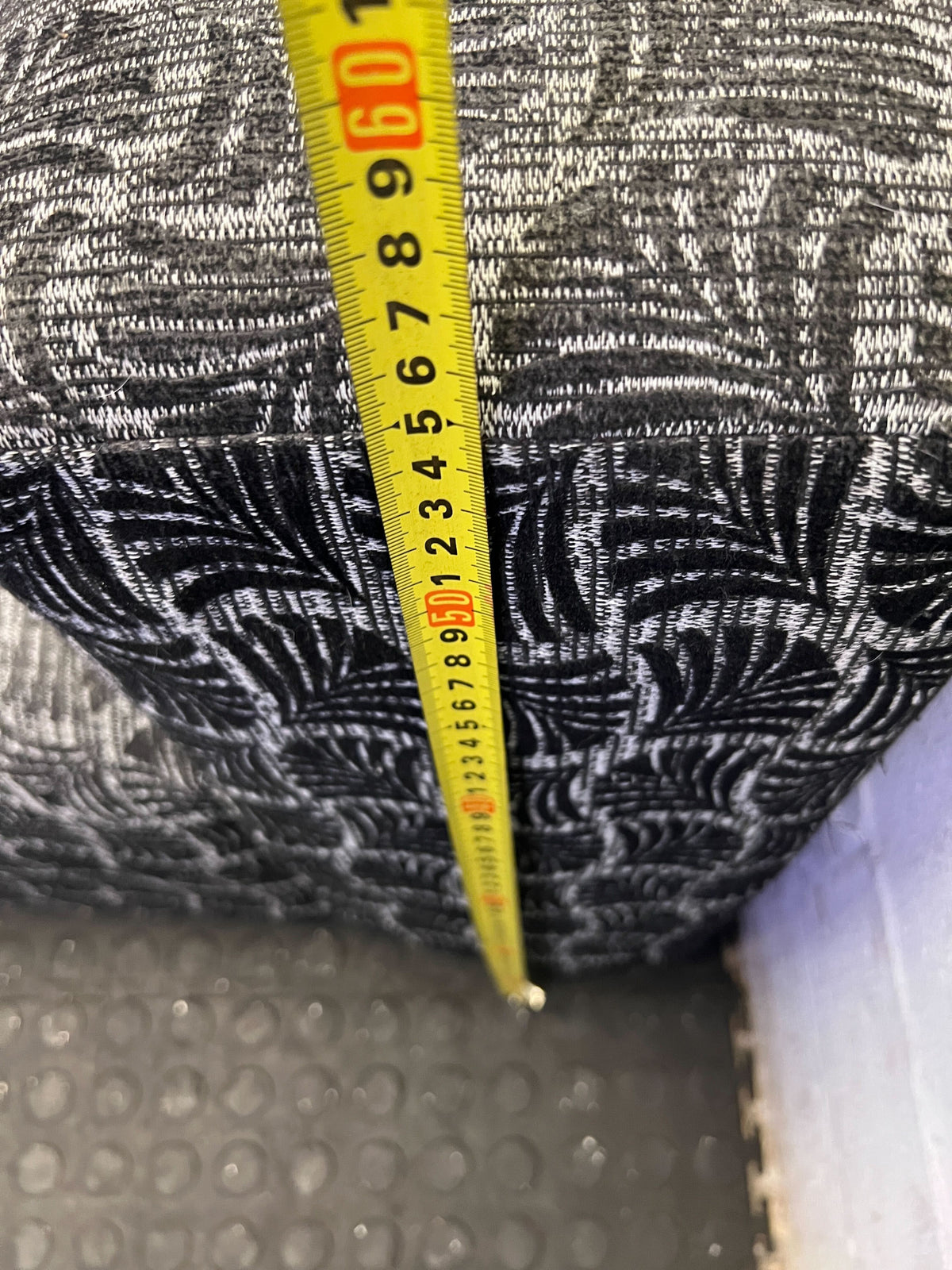 Modern Grey Patterned Chaise Sofa - Sectional Comfort