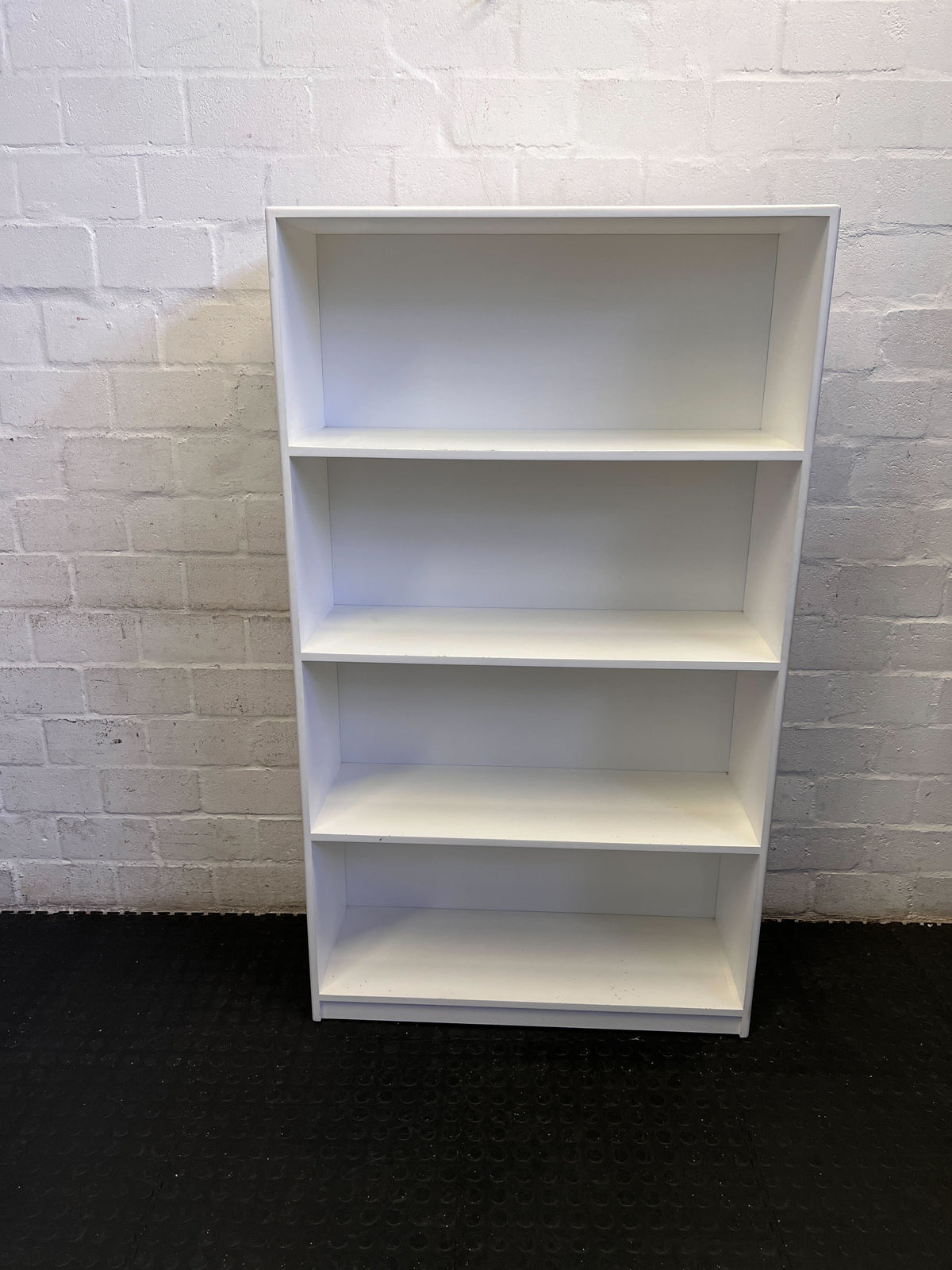 Versatile White 5-Shelf Bookcase