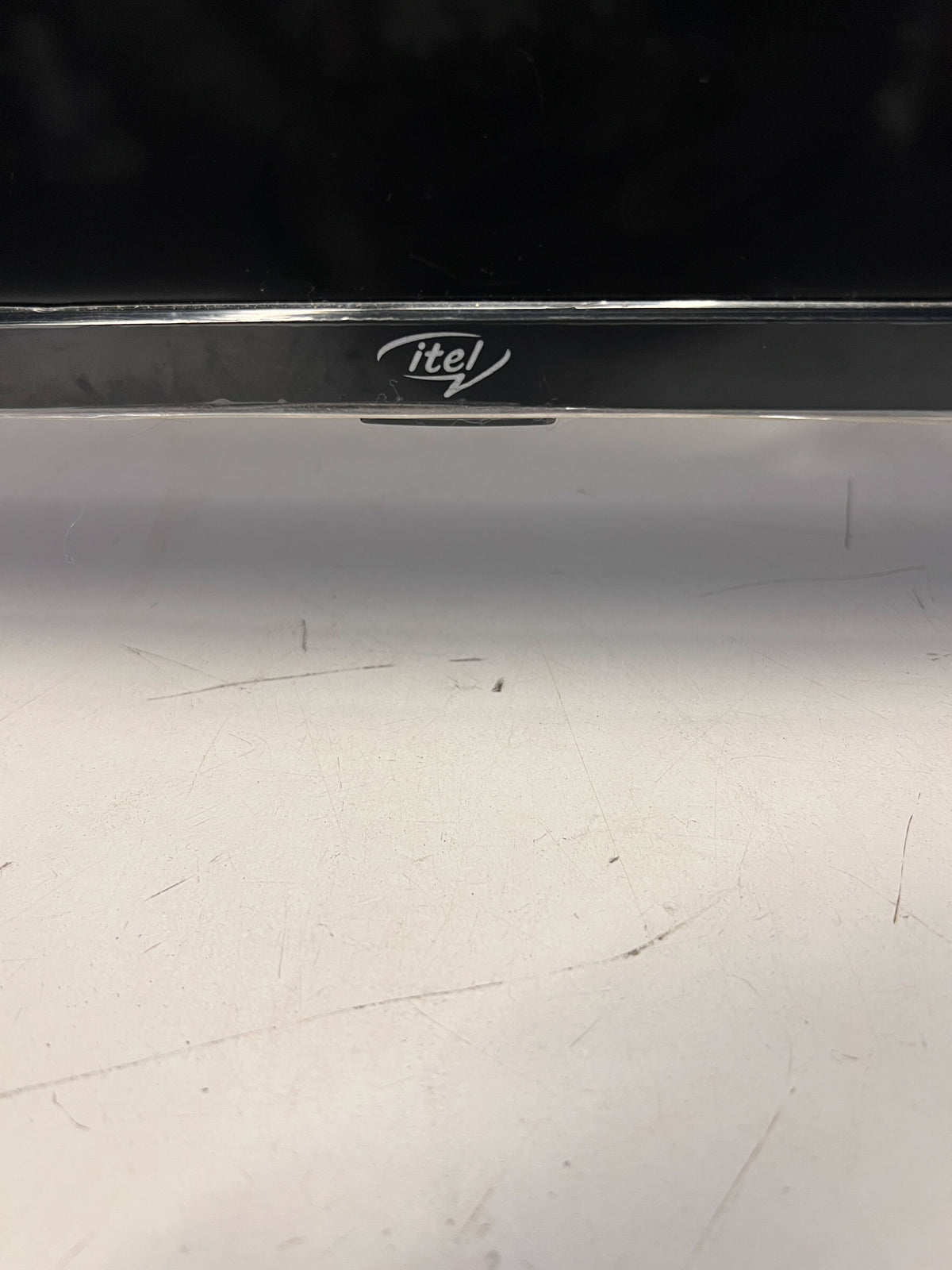 Itel Black Flat Screen 32 inch TV with Remote