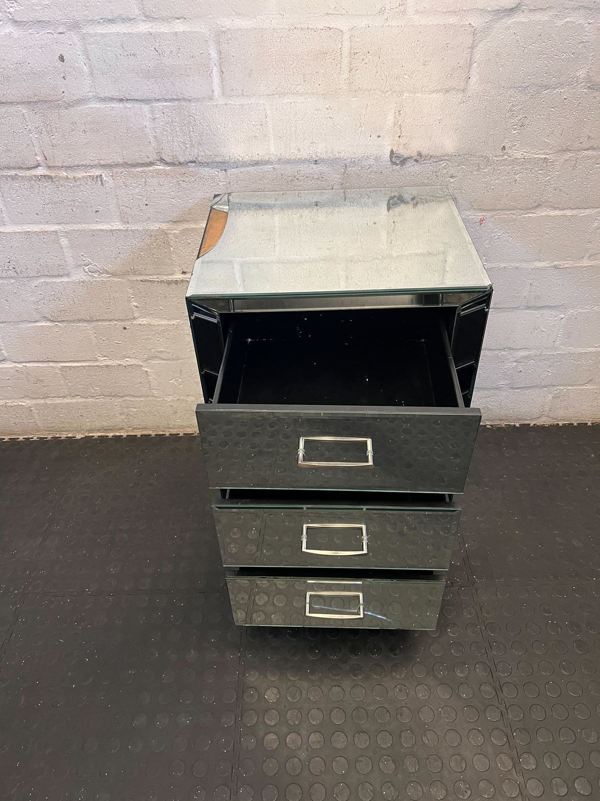 Some visible damages on mirrors -Elegant Mirrored 3-Drawer Bedside Cabinet with damage