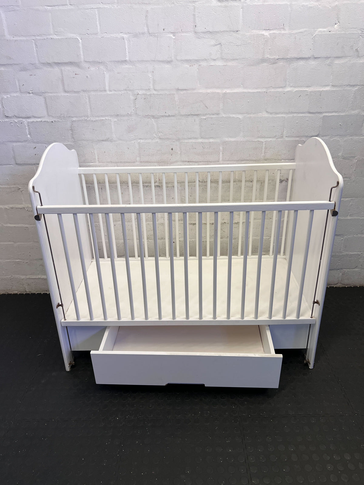 Classic White Baby Crib with Storage Drawer