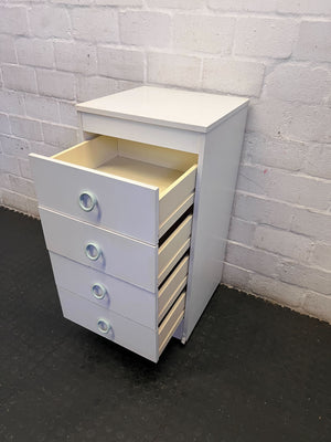 Chic Pale Grey 4-Drawer Dresser