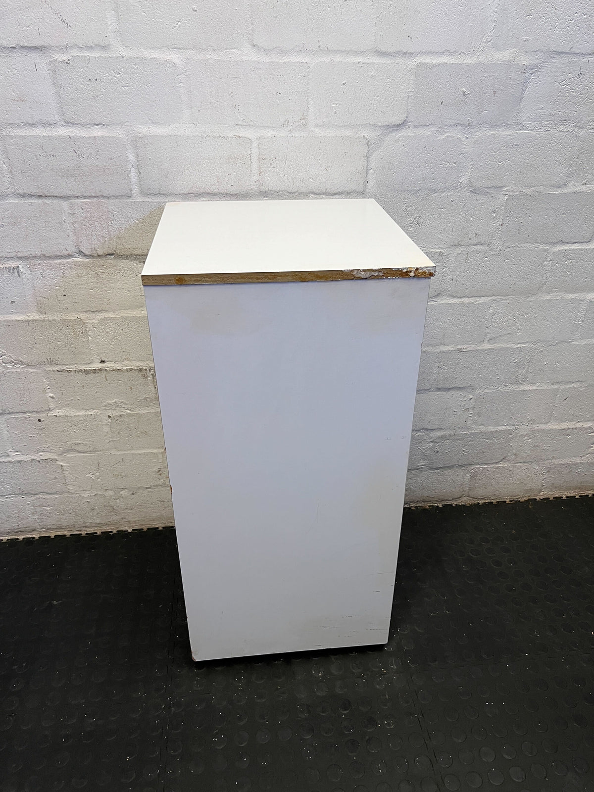 Chic Pale Grey 4-Drawer Dresser