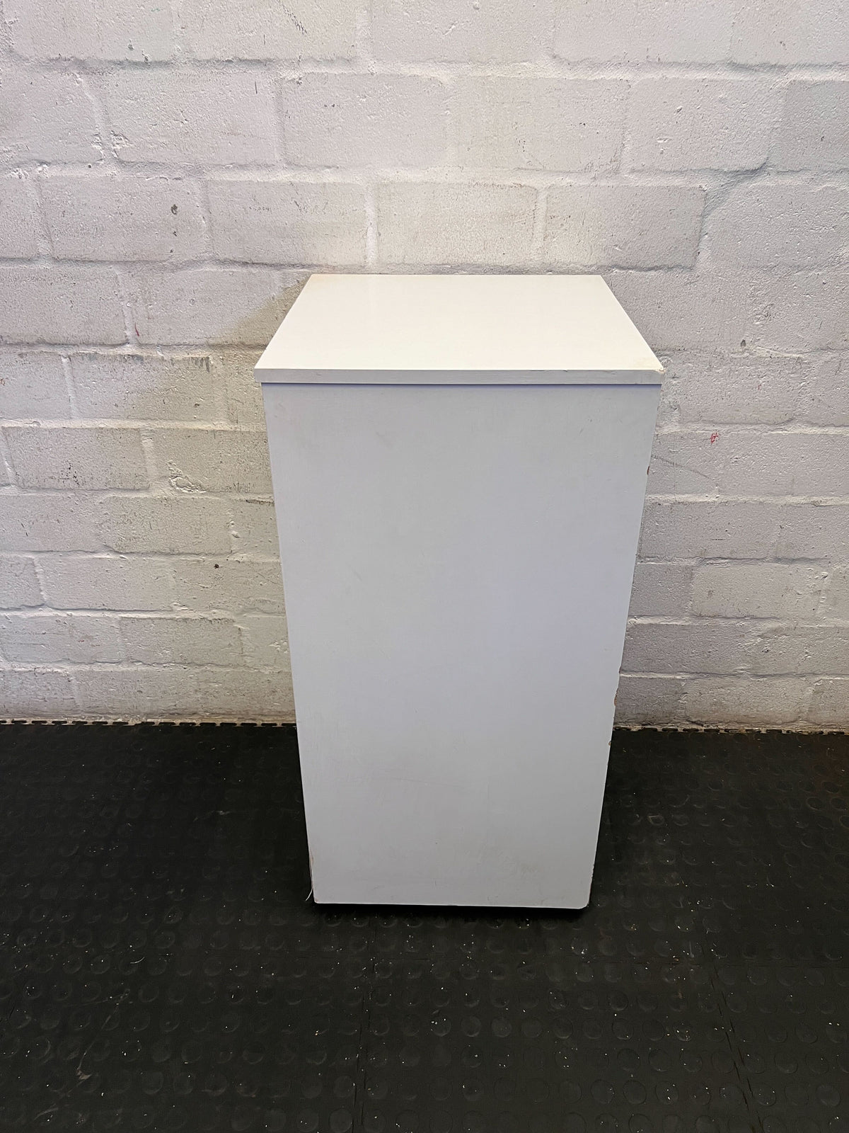 Chic Pale Grey 4-Drawer Dresser