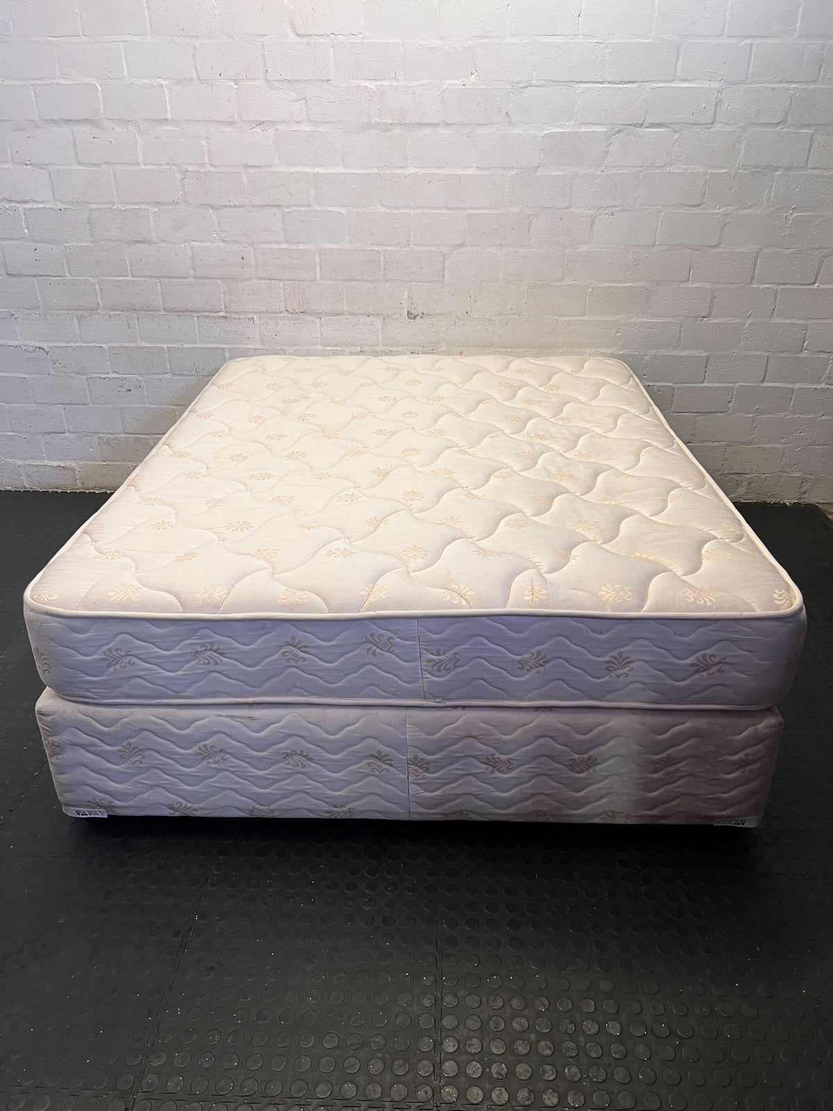 SertaPedic by Serta Orion Queen Mattress & Base Set
