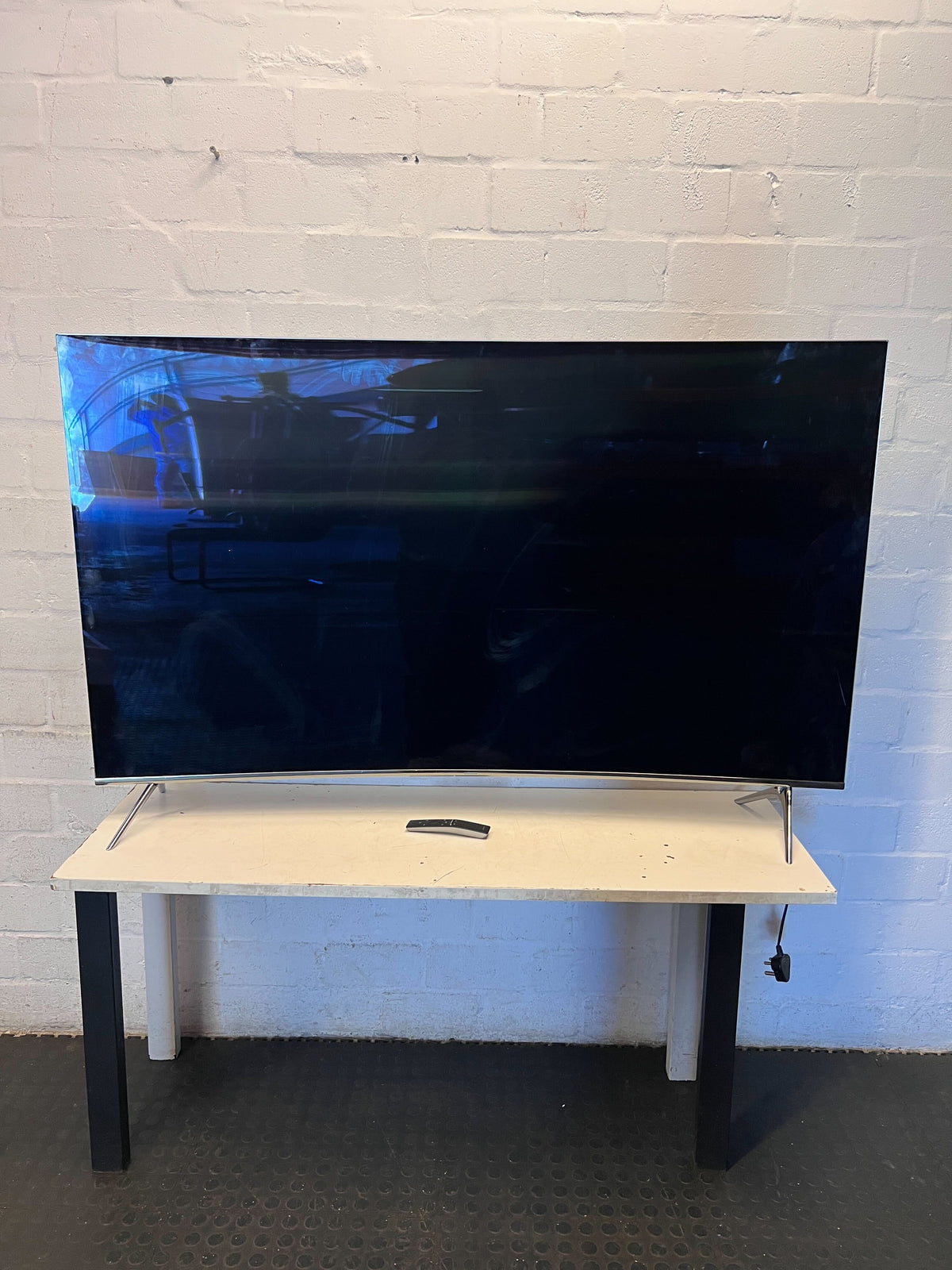 65inch Curved Screen Smart TV - Enhance Your Home Entertainment- Some ink lines on the screen