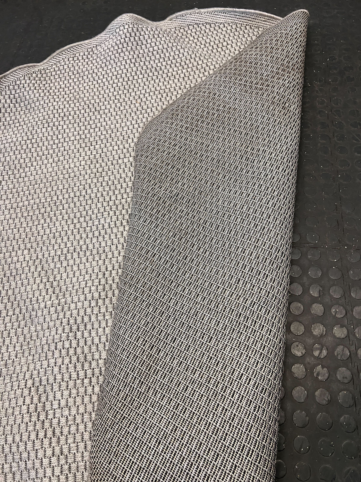 Stylish Round Woven Floor Mat - 2ndhandwarehouse.com