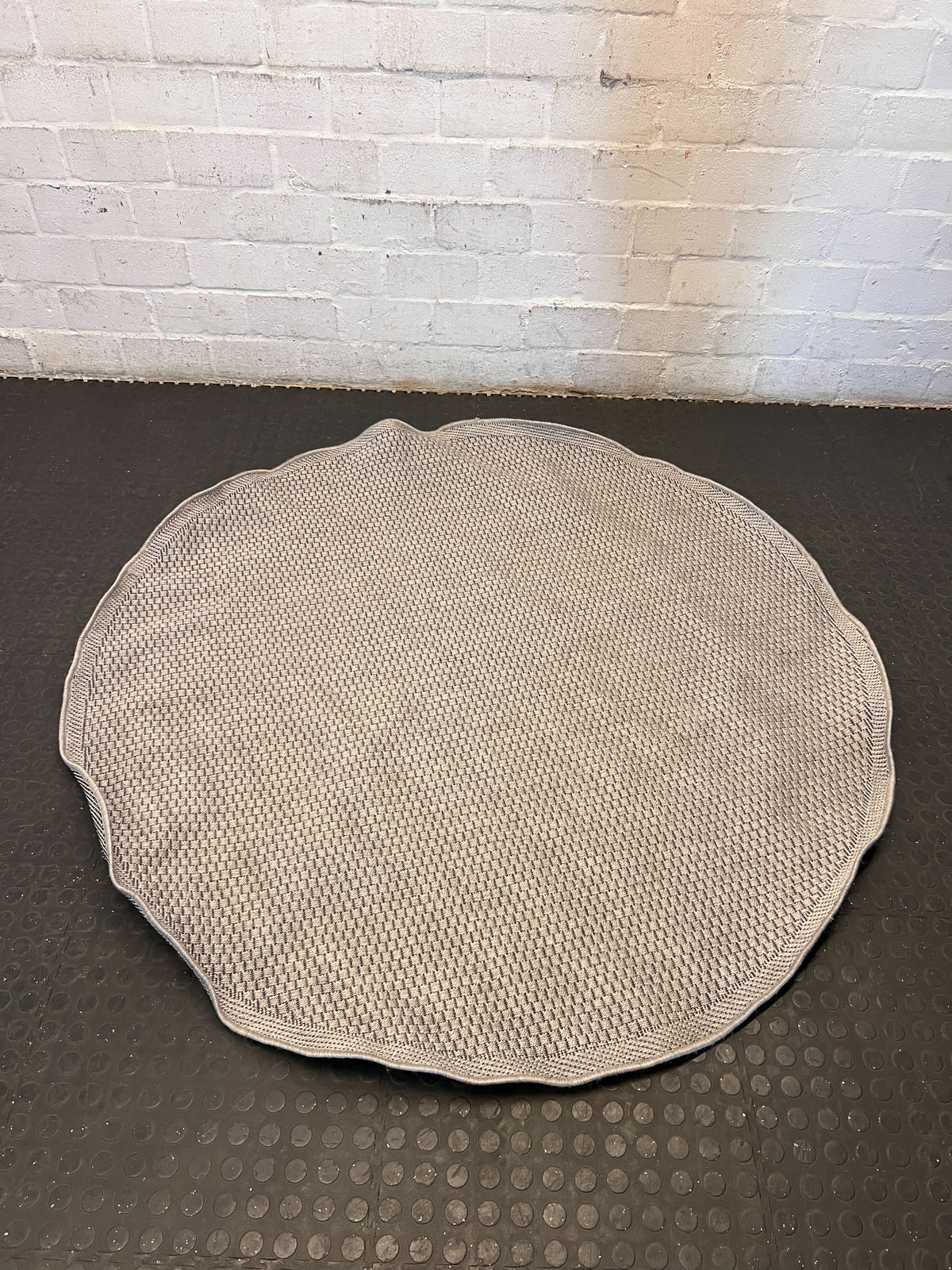 Stylish Round Woven Floor Mat - 2ndhandwarehouse.com