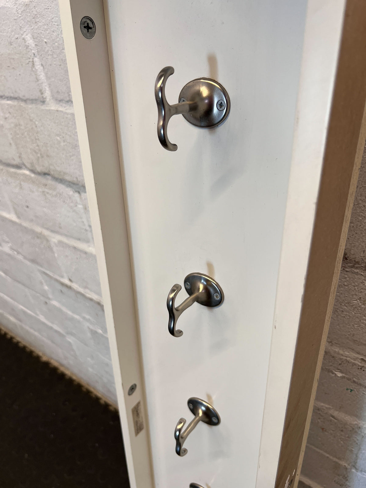 Chic White Wall-Mounted Key & Mail Organizer with Shelf- Towel hunger - 2ndhandwarehouse.com