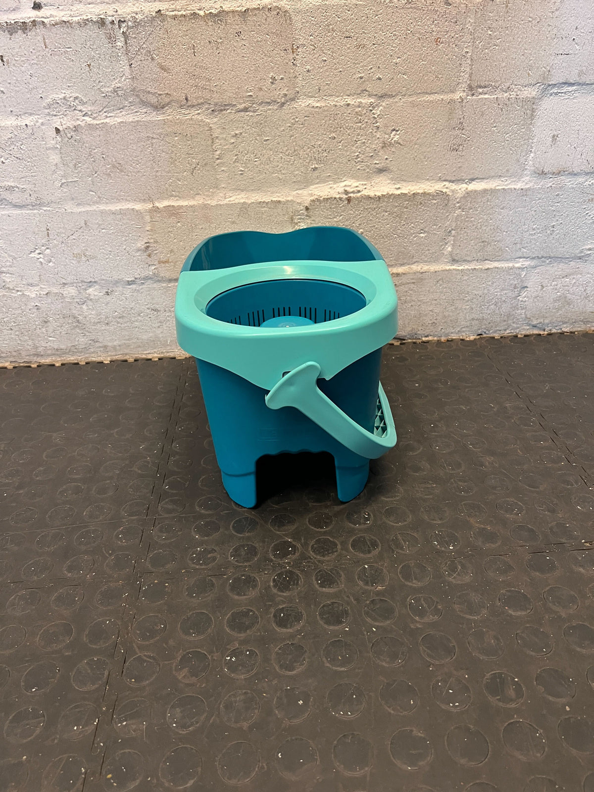 Vibrant Blue Mop Bucket with Integrated Wringer - 2ndhandwarehouse.com
