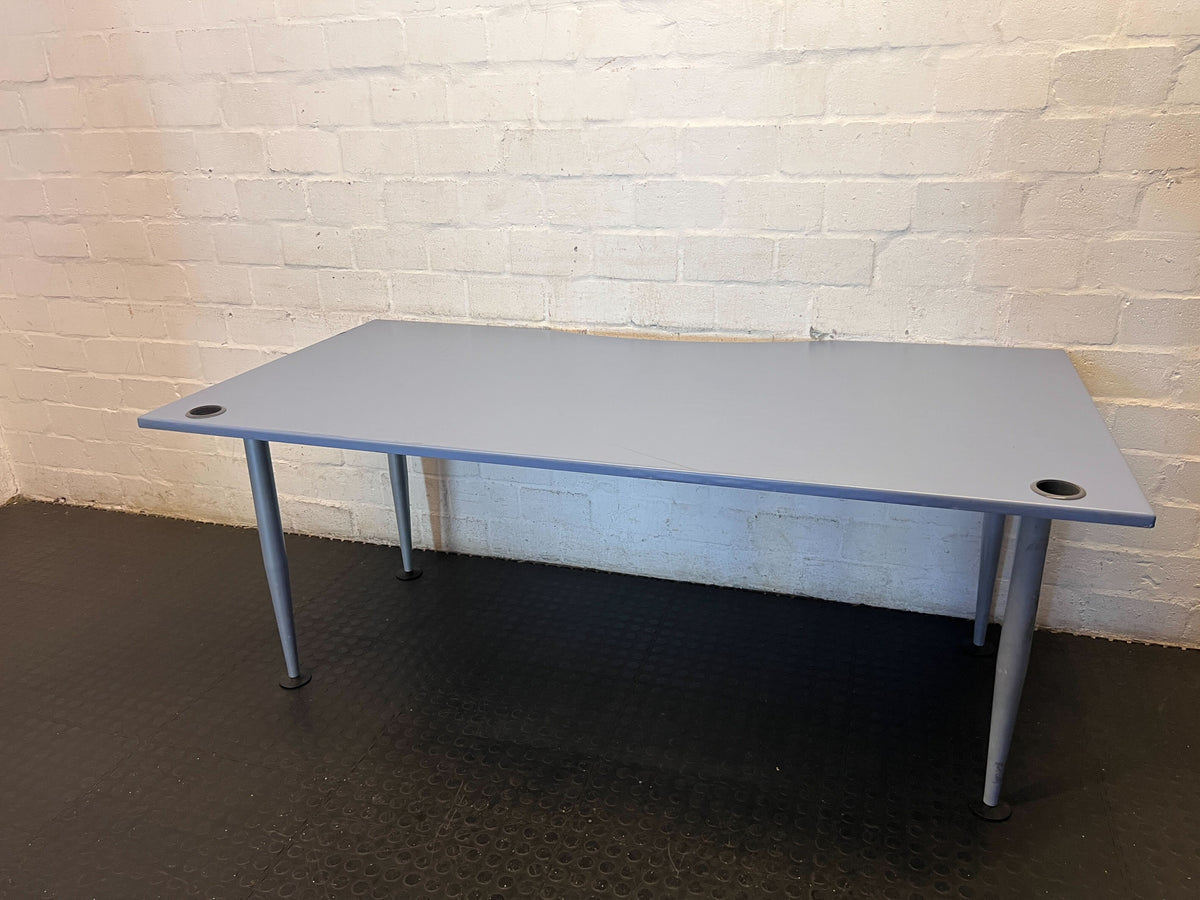 Modern Wave Edge Office Desk - Light Grey - 2ndhandwarehouse.com