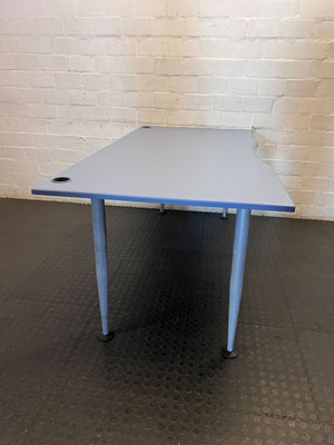 Modern Wave Edge Office Desk - Light Grey - 2ndhandwarehouse.com