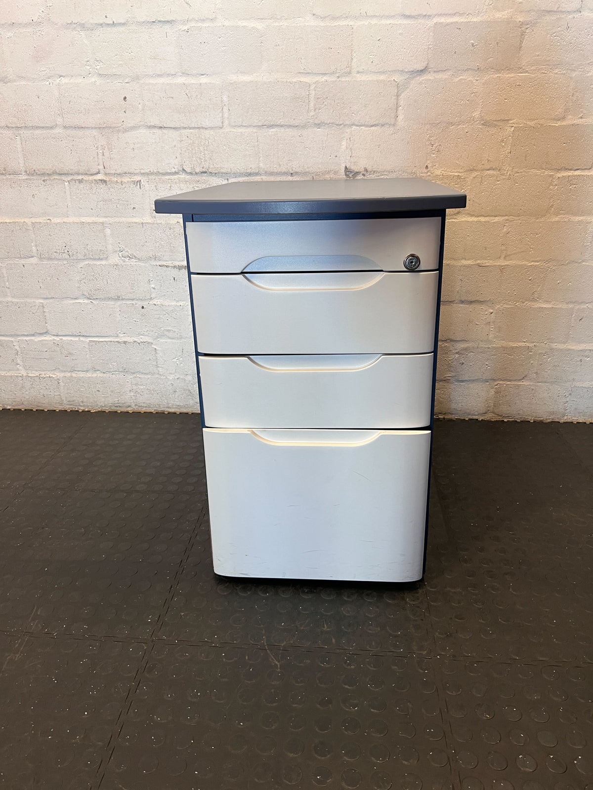 Compact Grey Mobile 3-Drawer Filing Cabinet - 2ndhandwarehouse.com