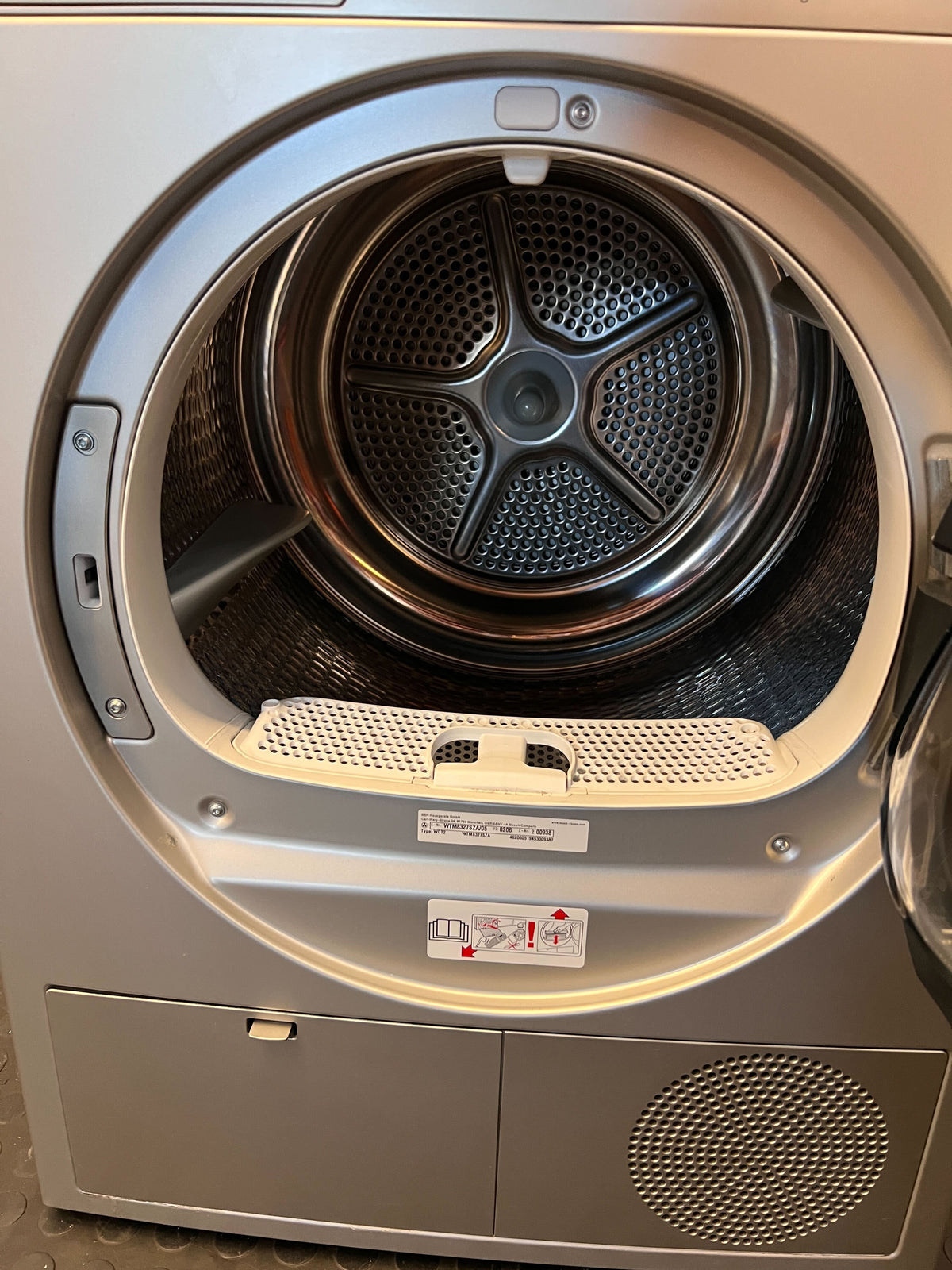 Bosch Serie 4 8kg SmartDry Tumble Dryer - Efficient & Reliable - 2ndhandwarehouse.com