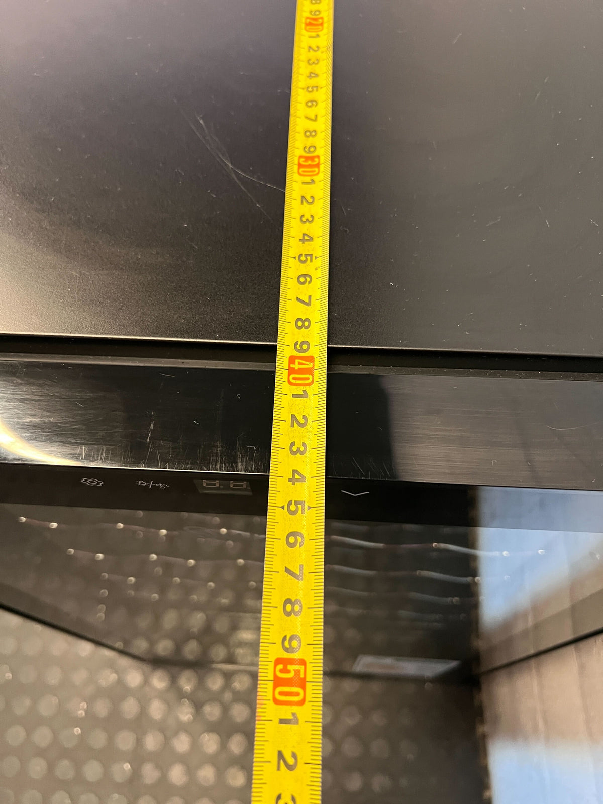 Swan Sleek Black Wine Cooler - Perfect Chill for Your Collection - 2ndhandwarehouse.com