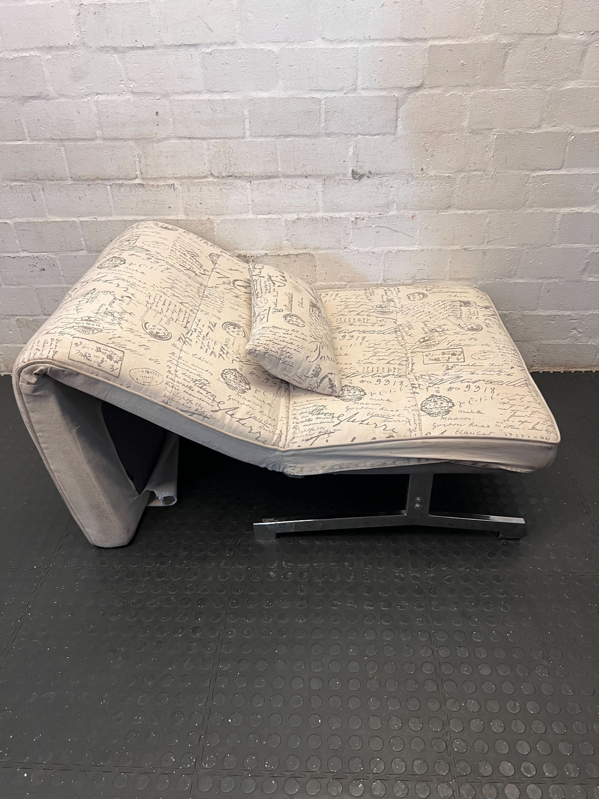Stylish & Compact Folding Guest Bed with Vintage Script Pattern