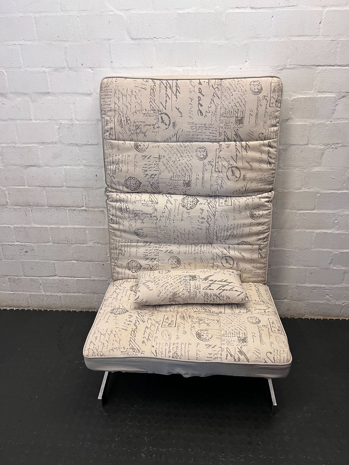 Stylish & Compact Folding Guest Bed with Vintage Script Pattern