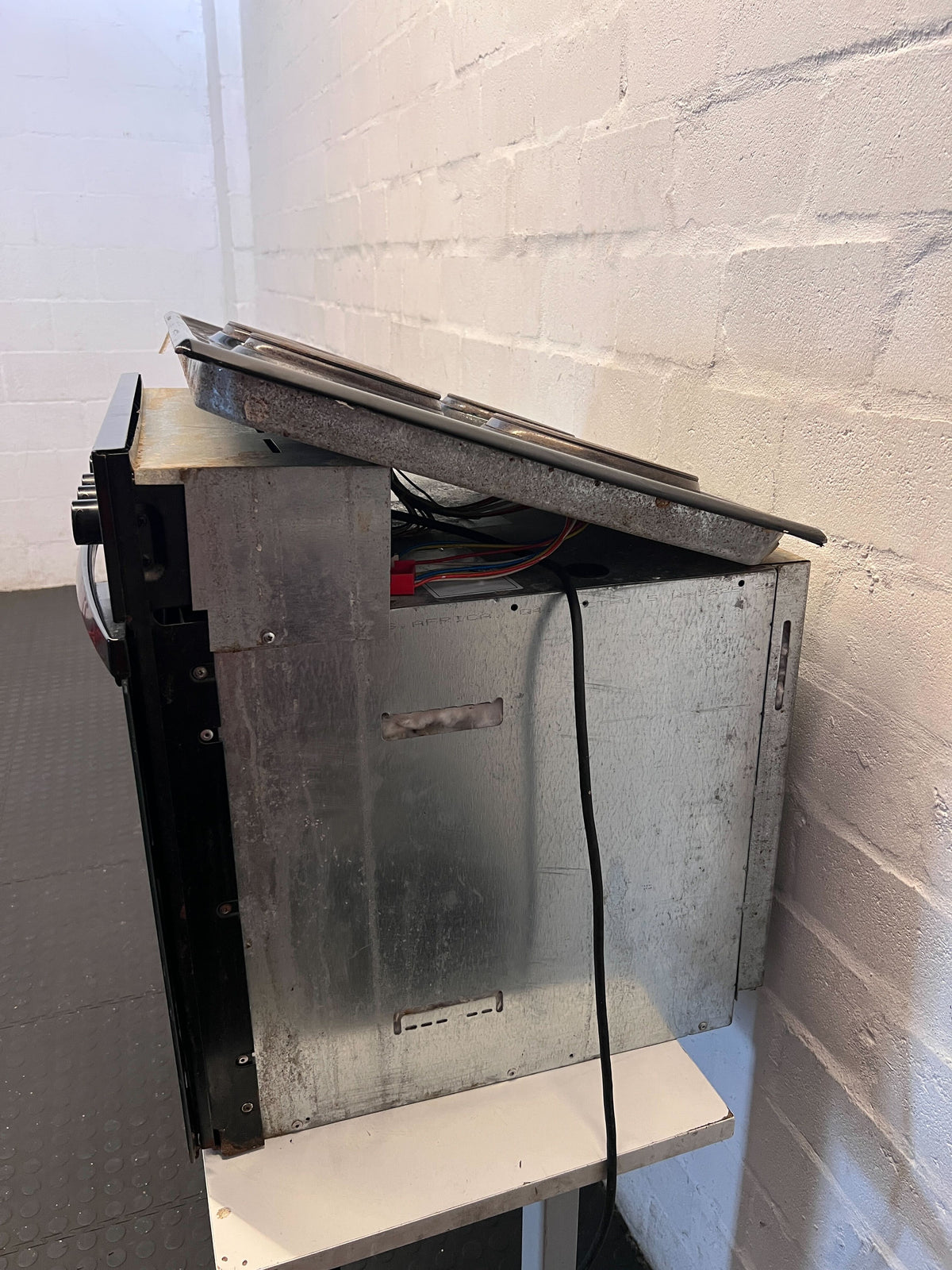 Defy Miniline Black Built-In Oven - Pre-Loved Kitchen Essential - 2ndhandwarehouse.com