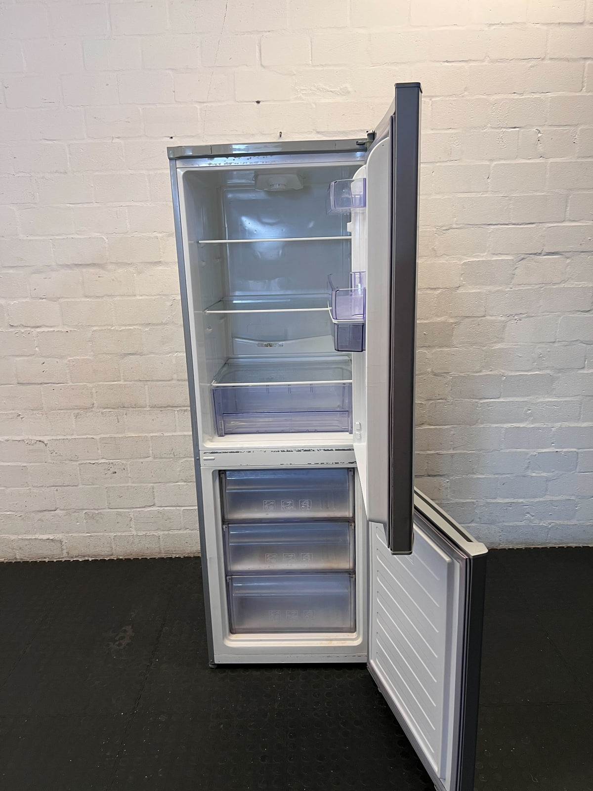Defy Silver Fridge Freezer with Water Dispenser - Pre-Loved Convenience - 2ndhandwarehouse.com