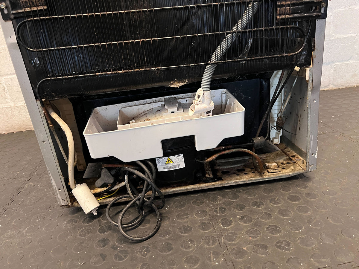 Defy Silver Fridge Freezer with Water Dispenser - Pre-Loved Convenience - 2ndhandwarehouse.com