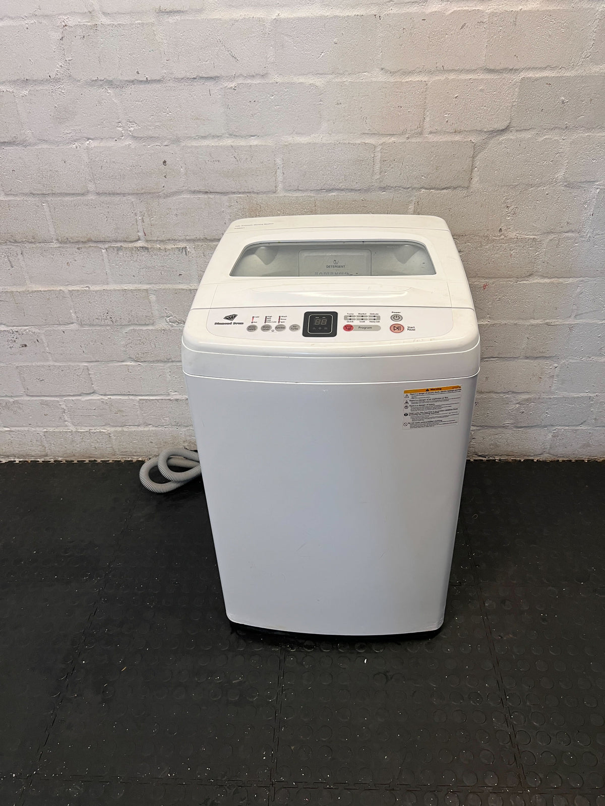 Reliable White Top-Loading Washing Machine