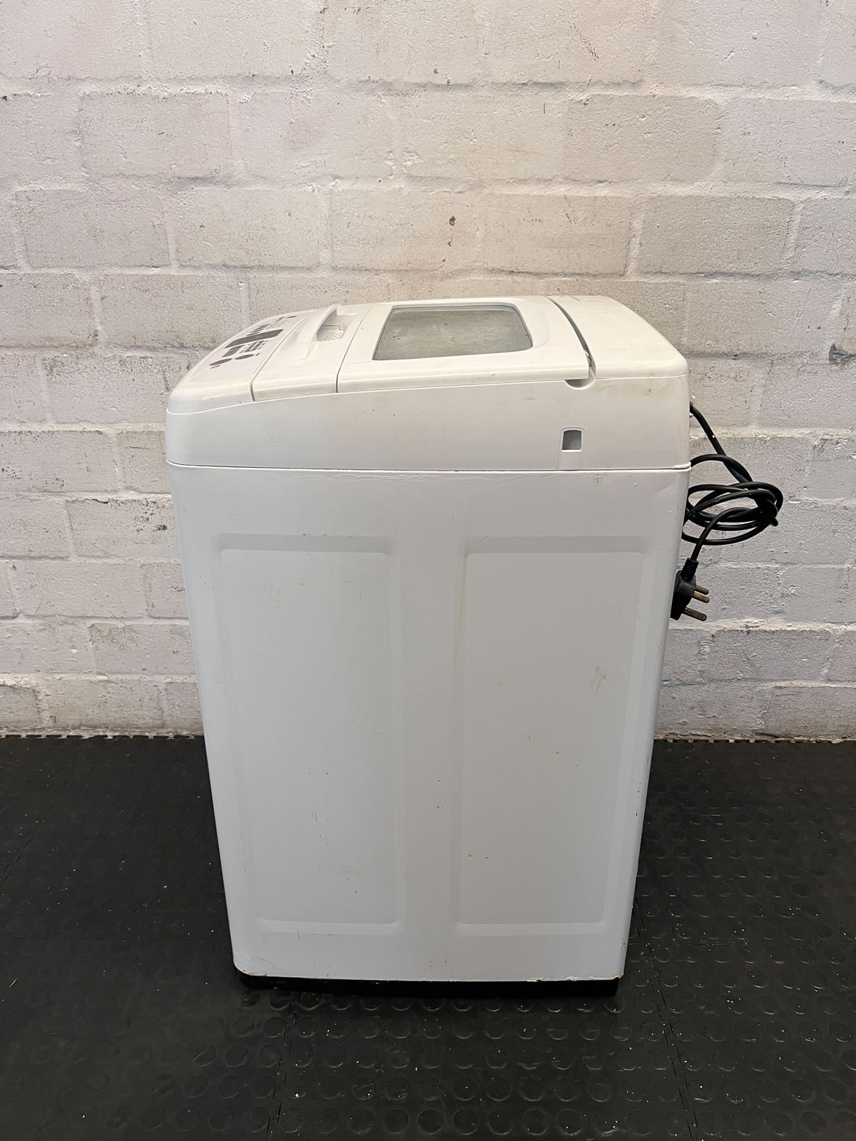 Reliable White Top-Loading Washing Machine