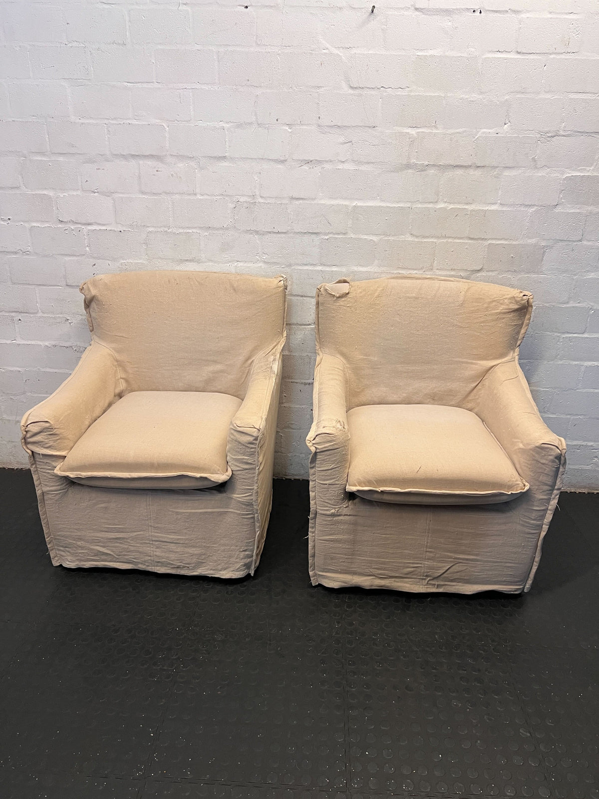 Cozy Cream Slipcover Armchair - Some damages - 2ndhandwarehouse.com
