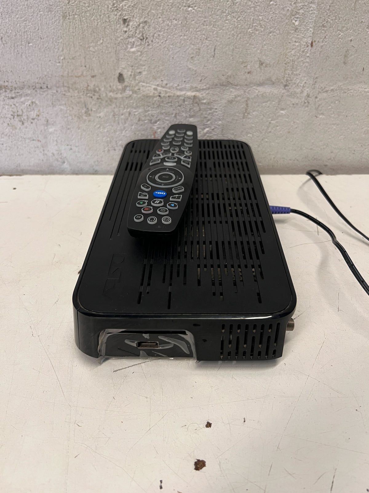 DSTV Explora 2A Decoder with Remote - 2ndhandwarehouse.com