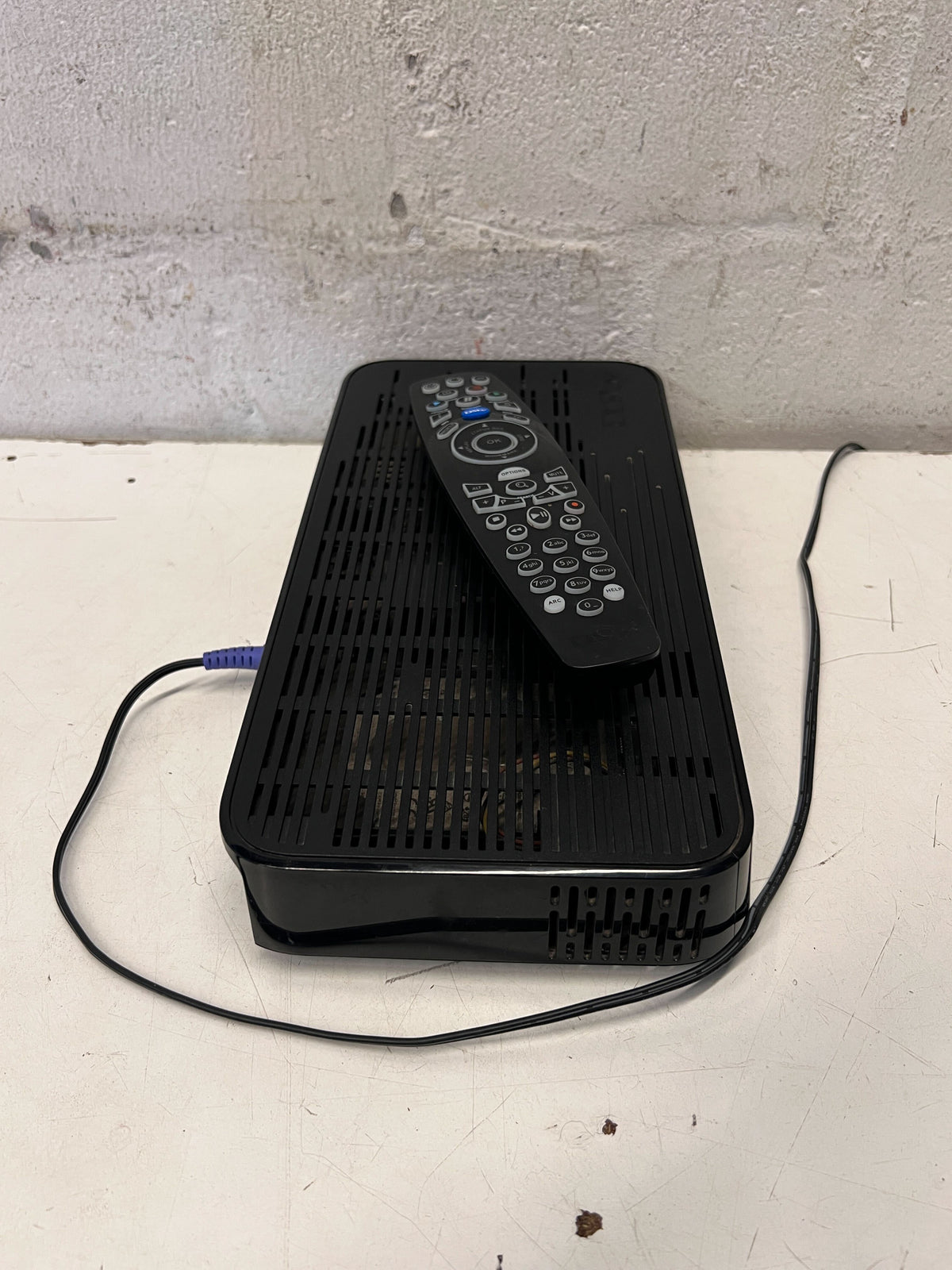 DSTV Explora 2A Decoder with Remote - 2ndhandwarehouse.com