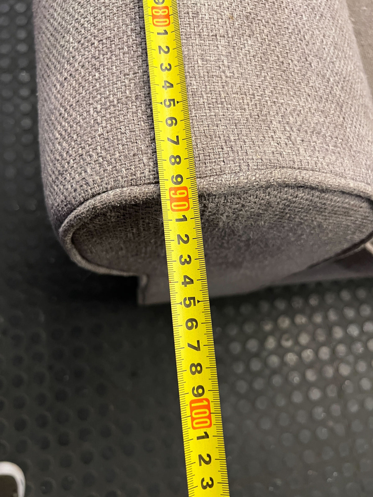 Classic & Comfy Three-Seater Sofa- Need deep cleaning - 2ndhandwarehouse.com