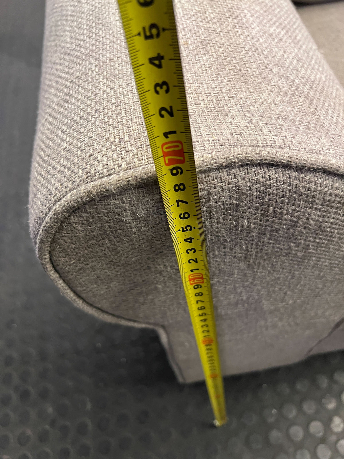 Classic & Comfy Three-Seater Sofa- Need deep cleaning - 2ndhandwarehouse.com