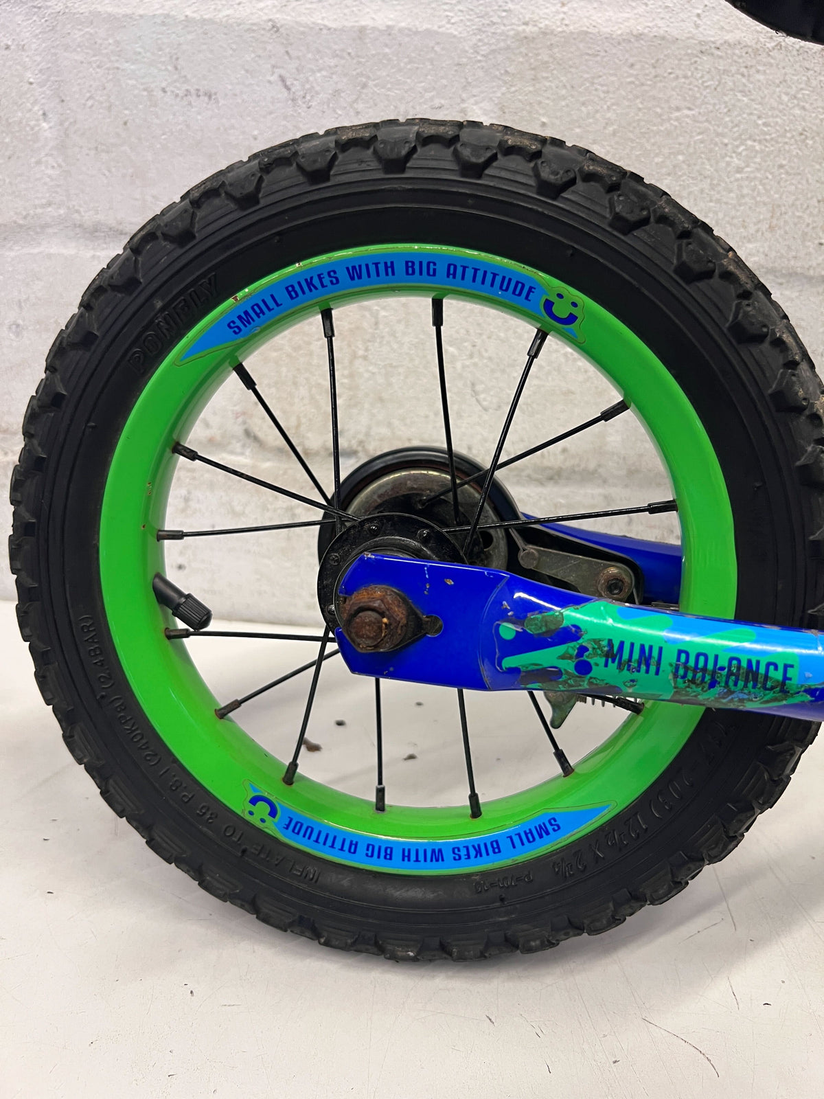 Vibrant MONO Kids' Balance Bike - Blue & Green - 2ndhandwarehouse.com