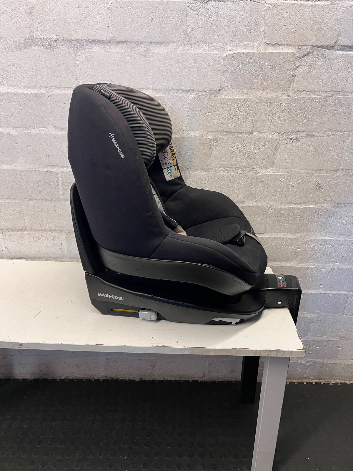 Maxi-Cosi Swivel Base Baby Car Seat - Black - 2ndhandwarehouse.com