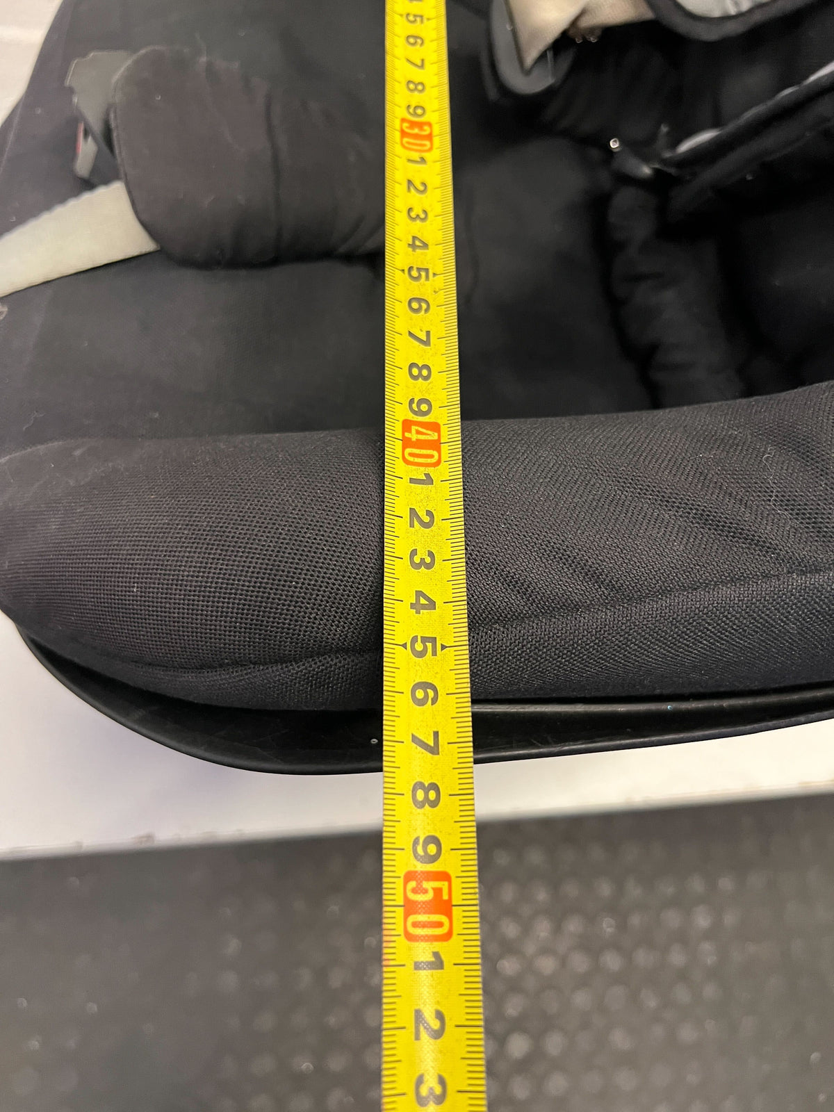 Maxi-Cosi Swivel Base Baby Car Seat - Black - 2ndhandwarehouse.com