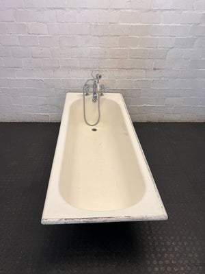 Bath tab  -Vintage Cream Bathtub with Mixer Tap - Classic Bathroom Feature  - Fair used - 2ndhandwarehouse.com