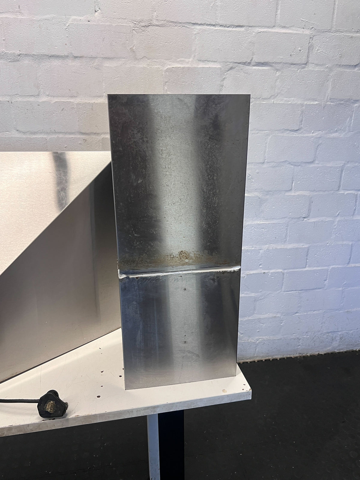Fan  - Pre-Loved Stainless Steel Kitchen Extractor Hood with Lights- Fair used - 2ndhandwarehouse.com
