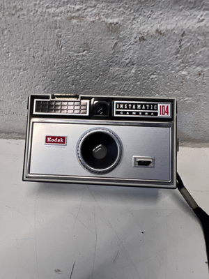 Vintage Kodak Instamatic 104 Camera with Case - Untested - 2ndhandwarehouse.com