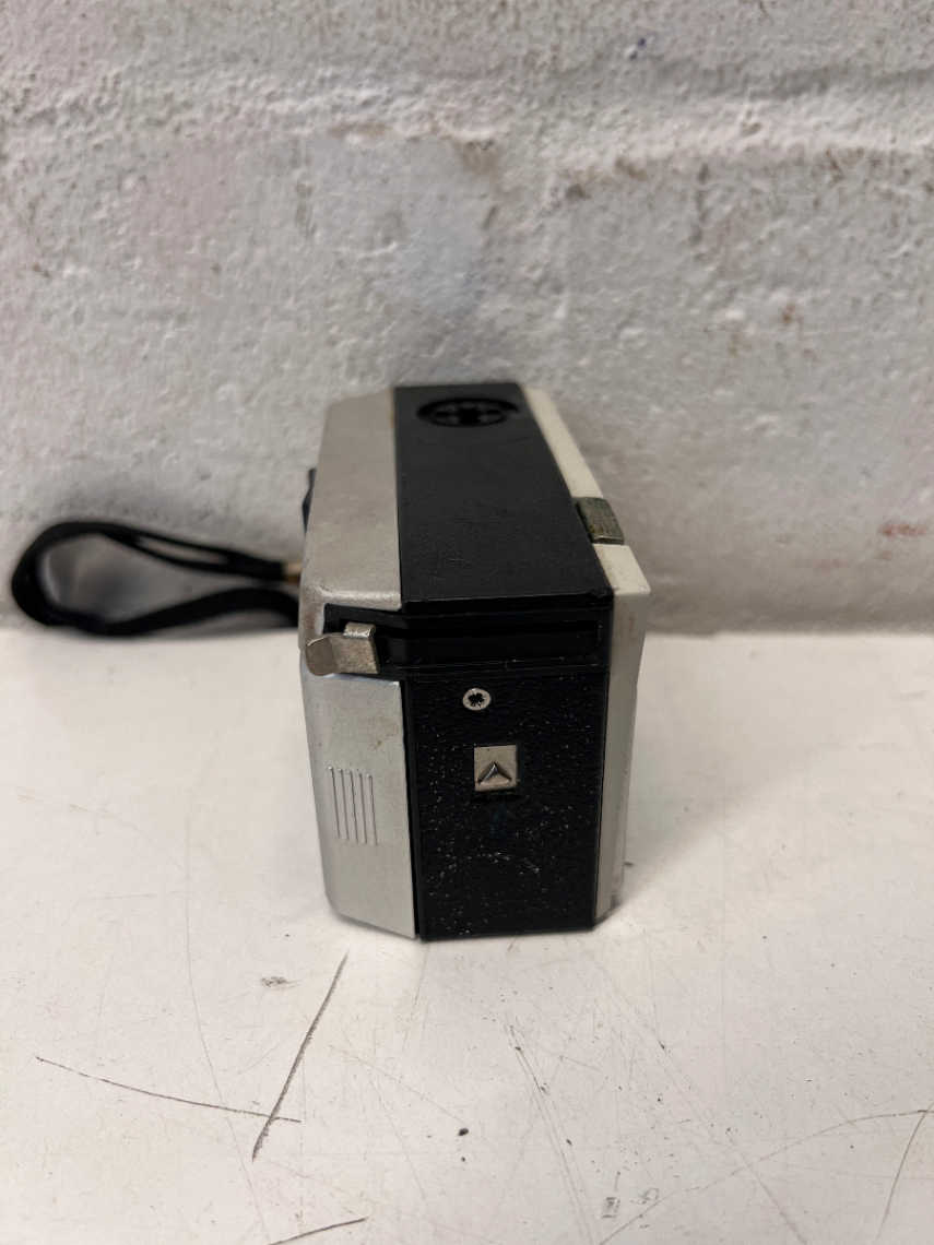 Vintage Kodak Instamatic 104 Camera with Case - Untested - 2ndhandwarehouse.com