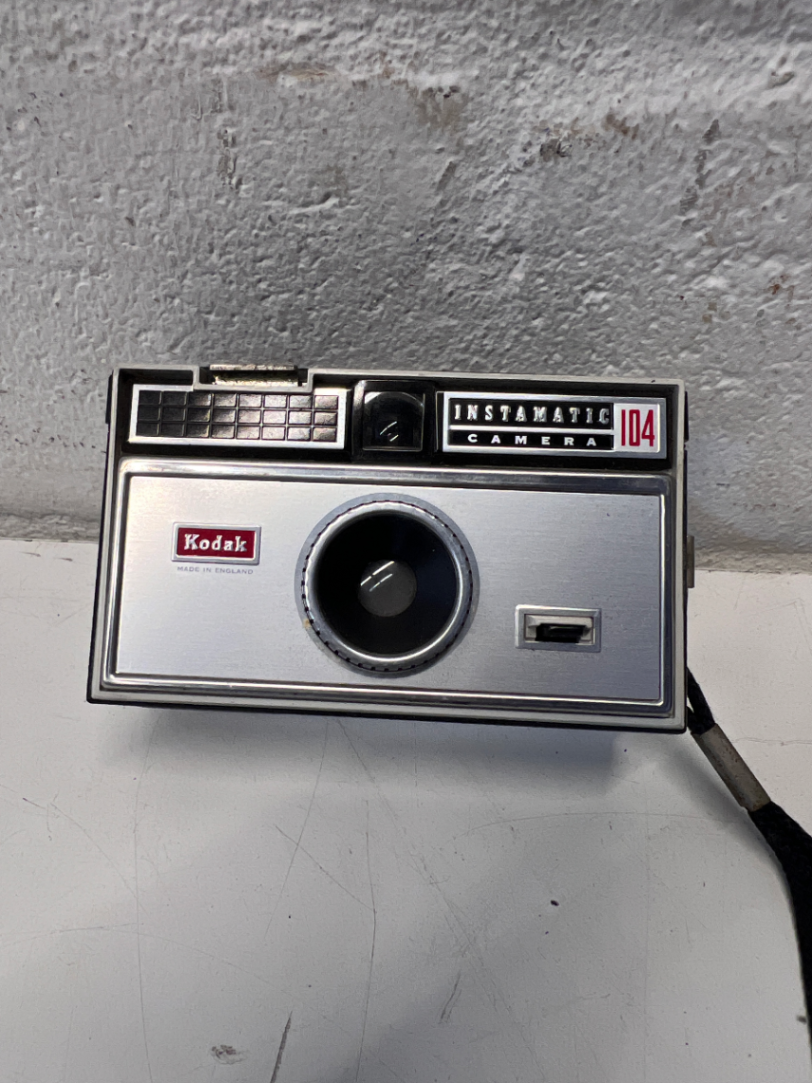 Vintage Kodak Instamatic 104 Camera with Case - Untested - 2ndhandwarehouse.com