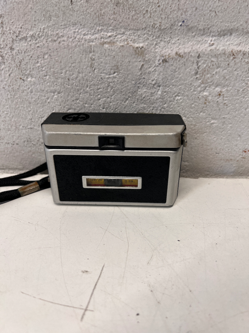 Vintage Kodak Instamatic 104 Camera with Case - Untested - 2ndhandwarehouse.com