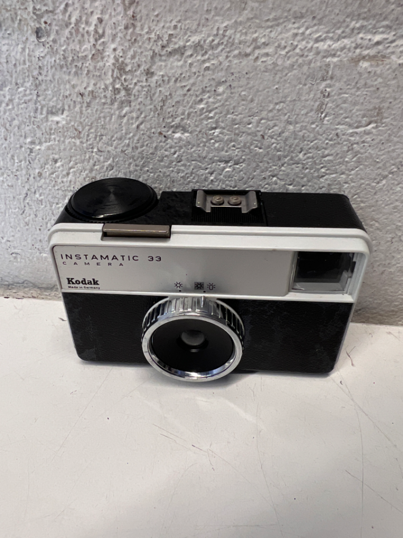 Vintage Kodak Instamatic 33 Camera with Case - As-Is Display Piece - 2ndhandwarehouse.com